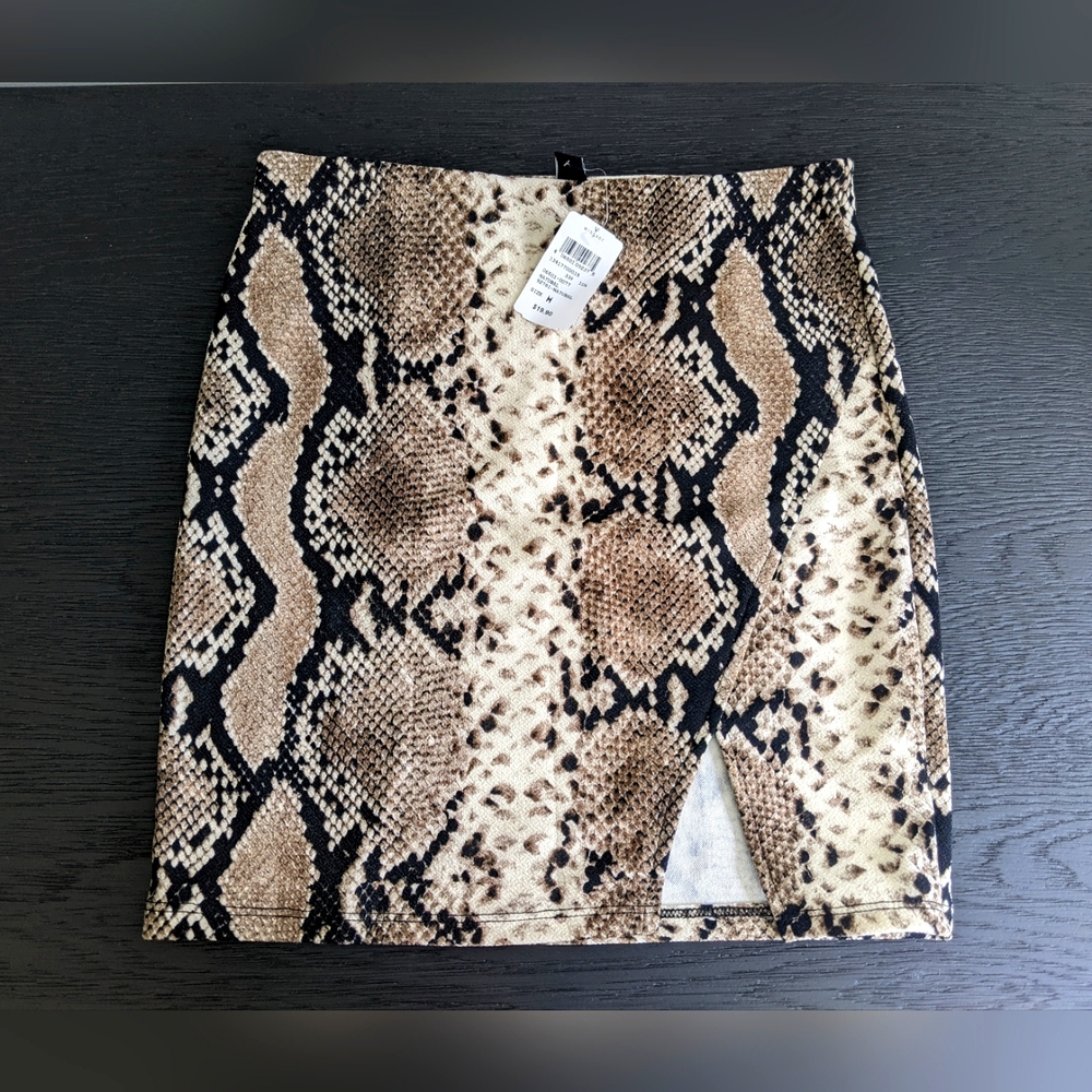 NWT New Windsor snakeskin skirt / mini skirt / stretchy skirt / cutout bottoms